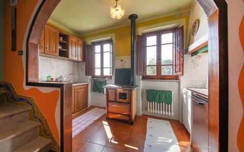Casa Iris - Versilia, Holiday Home with Pool: Cabinetry, Ejendom, Vindue, Møbel, Skuffe, Træ, Husholdningsapparat, Køkken, Indretning, Bygning