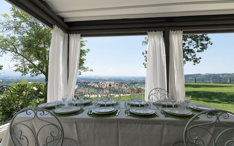 Luxury Villa Con Spa e Panorama a 40 Min Da Roma: Bygning, Himmel, Plante, Daytime, Ejendom, Bord, Bordservice, Skygge, Textile, Stol
