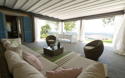 Luxury Villa Con Spa e Panorama a 40 Min Da Roma: Plante, Bygning, Ejendom, Møbel, Komfort, Indretning, Skygge, Couch, Arkitektur, Træ