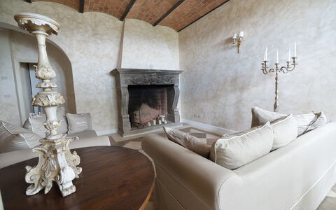 Luxury Villa Con Spa e Panorama a 40 Min Da Roma: Billedramme, Møbel, Ejendom, Couch, Bygning, Træ, Indretning, Bord, Hus, Stue