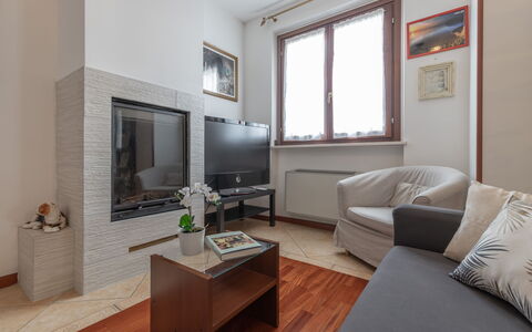 Casale Al Mare: Møbel, Ejendom, Bord, Couch, Vindue, Bygning, Komfort, Billedramme, Indretning, Stueplante