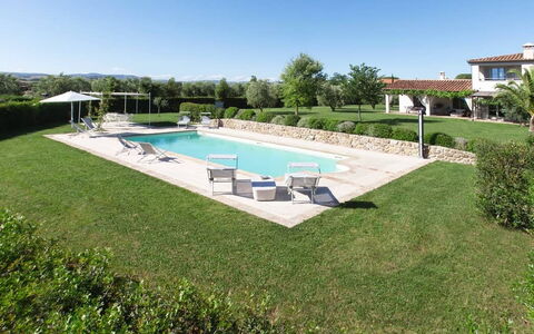 Villa Sant'andrea: Vand, Himmel, Plante, Svømmepøl, Land Lot, Udendørs Møbler, Træ, Skygge, Fritid, Rektangel