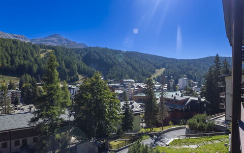 Masserini View Apartment: Landskab, Hill Station, Bjergkæde, Hældning, Lærk, Alps, Dal, Bjerglandsby, Kam