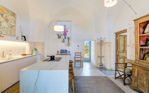 Lamia del Grano: Ejendom, Møbel, Cabinetry, Billedramme, Azure, Indretning, Belysning, Bord, Skuffe, Bygning