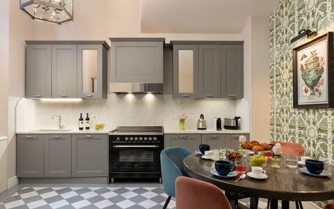 Pazzi Penthouse Luxury Apartment in Florence by Pa: Møbel, Cabinetry, Ejendom, Countertop, Bord, Håndvask, Indretning, Træ, Stol, Gulvbelægning