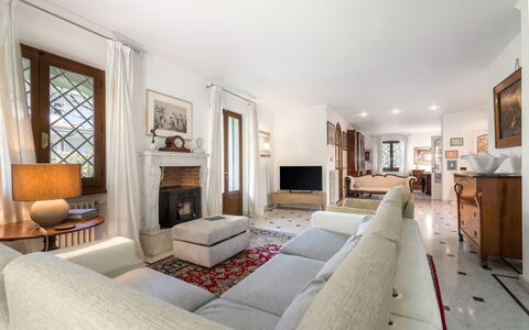 Villa Le Fontanelle In Forte Dei Marmi With Ac: Billedramme, Møbel, Vindue, Indretning, Træ, Bygning, Bord, Etage, Komfort, Gulvbelægning