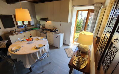 Il Cantuccio 2: Bord, Møbel, Bygning, Stol, Cabinetry, Indretning, Træ, Gulvbelægning, Etage, Stue