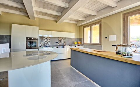 Villa Campana: Cabinetry, Vindue, Countertop, Bygning, Køkken, Arkitektur, Gulvbelægning, Etage, Træ