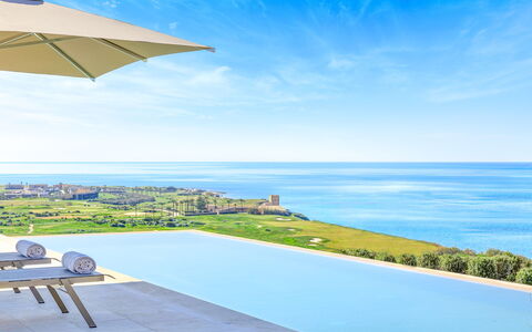 Villa Smeraldo - Sea Front | By Rocco Forte Villas: Himmel, Vand, Sky, Bygning, Blå, Azure, Hus, Udendørs Møbler, Plante, Paraply