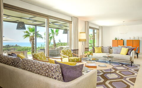 Villa Agata - Sea View | By Rocco Forte Villas: Møbel, Ejendom, Plante, Couch, Komfort, Indretning, Stue, Etage, Stol, Studio Couch