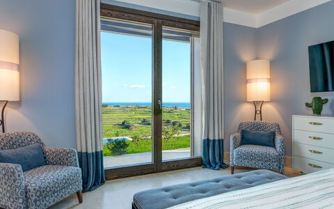 Villa Corallo - Sea Front | By Rocco Forte Villas: Bygning, Plante, Møbel, Vindue, Blå, Komfort, Azure, Skygge, Cabinetry, Indretning