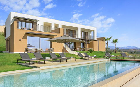 Villa Topazio - Sea View | By Rocco Forte Villas: Himmel, Vand, Sky, Plante, Vindue, Svømmepøl, Bygning, Skygge, Træ, Udendørs Møbler