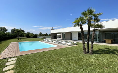 Stima Home, Padova, Pool, Ac: Skygge, Estate, Lawn, Landscaping, Svømmepøl, Design, Gård, Stuehus, Villa, Kunstgræs