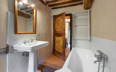Casa Di Pietro In Vivo D'orcia, Pool: Væg, Træ, Sanitærarmatur, Gulvbelægning, Brun, Etage, Vvs, Tap, Badeværelse, Håndvask