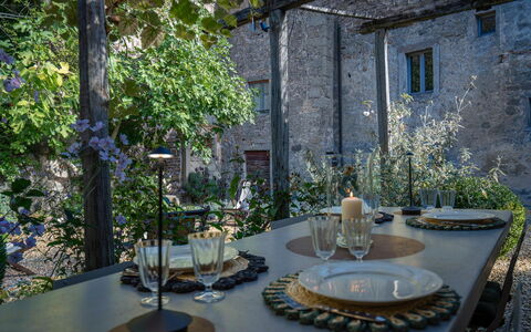 Casa Di Pietro In Vivo D'orcia, Pool: Møbel, Væg, Bord, Stol, Belysning, Køkken & Spisebord, Indretning, Restaurant, Stueplante, Spisestue