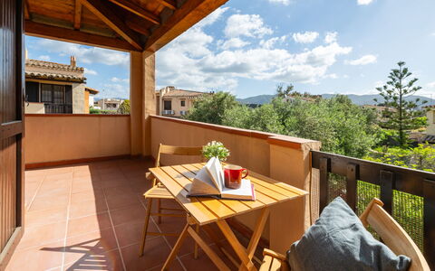 Tennis and Sea House: Plante, Himmel, Bygning, Ejendom, Vindue, Hus, Træ, Land Lot, Sommerhus, Trappe