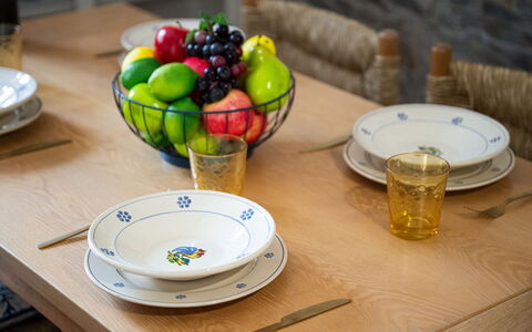 Tennis and Sea House: Plante, Himmel, Bygning, Ejendom, Vindue, Hus, Træ, Land Lot, Sommerhus, Trappe