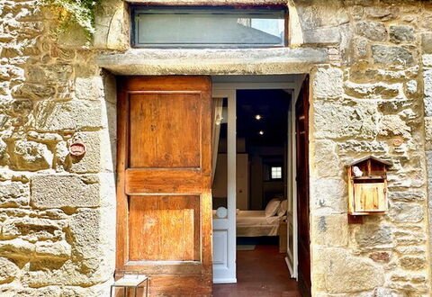 Vicolo Della Scala Rooms: Ejendom, Dør, Bygning, Træ, Arkitektur, Mursten, Home Dør, Facade, Murværk