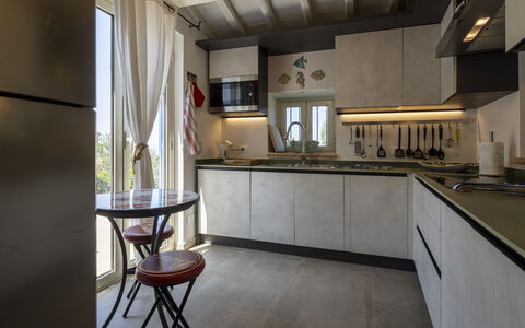 Villa Acquaro, Santa Caterina Dello Ionio, Pool, A: Køkken, Køkken Apparat, Indretning, Countertop, Gulvbelægning, Møbel, Større Bandage, Husholdningsapparat, Belysning, Hjem