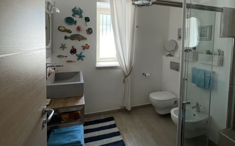 Villa Acquaro, Santa Caterina Dello Ionio, Pool, A: Indretning, Gulvbelægning, Sanitærarmatur, Etage, Badeværelse, Værelse, Belysning, Vvs, Toilet, Loft