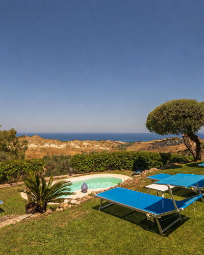 Villa Acquaro, Santa Caterina Dello Ionio, Pool, A: Blå, Busk, Landskab, Svømmepøl, Udvej, Udendørs Møbler, Have, Landscaping, Skygge, Eco Hotel