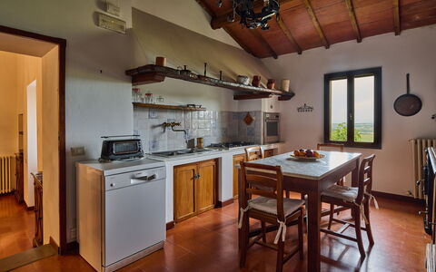 Villa Conte Jacopo: Cabinetry, Møbel, Countertop, Bygning, Køkken, Køkken Apparat, Træ, Bord, Komfur, Belysning