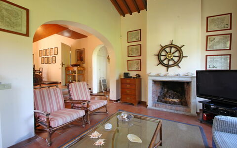 Villa Maddalena: Billedramme, Møbel, Couch, Ejendom, Træ, Bord, Arkitektur, Stol, Indretning, Stue