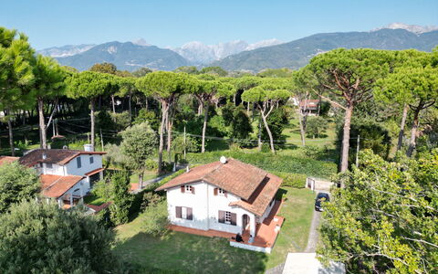 Villa Maddalena: Himmel, Ejendom, Bjerg, Plante, Bygning, Natur, Naturlige Landskab, Træ, Highland, Land Lot