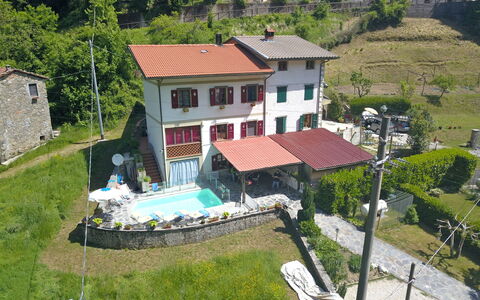 Villa La Rocca: Bygning, Vindue, Hus, Urban Design, Træ, Fritid, Landskab, Ejendom, Landdistrikt, Sommerhus