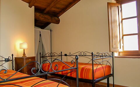 Villa Gelsomino: Møbel, Bygning, Ejendom, Vindue, Træ, Komfort, Indretning, Bed Frame, Gulvbelægning, Etage