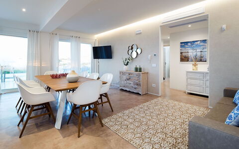 Villa Pachino: Møbel, Bord, Bygning, Azure, Arkitektur, Vindue, Etage, Hus, Stue, Gulvbelægning
