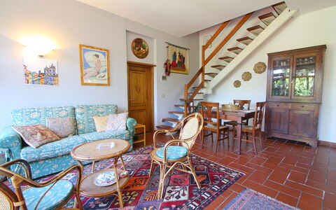 Casa La Pineta: Billedramme, Møbel, Bord, Stol, Azure, Stue, Træ, Etage, Indretning, Gulvbelægning
