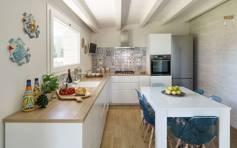 Villa Plemmirio: Møbel, Køkken, Countertop, Indretning, Gulvbelægning, Køkken Apparat, Større Bandage, Træ, Etage, Cabinetry