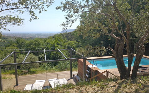 Villa Di Confine: Plante, Himmel, Plantesamfund, Træ, Skygge, Vegetationen, Svømmepøl, Land Lot, Græs, Fritid