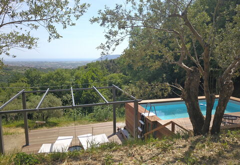 Villa Di Confine: Plante, Himmel, Plantesamfund, Træ, Skygge, Vegetationen, Svømmepøl, Land Lot, Græs, Fritid