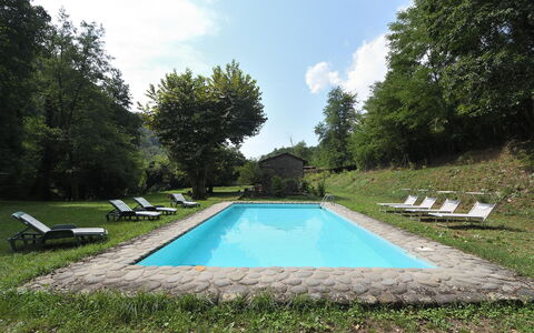 Villa Del Mulino: Sky, Vand, Plante, Himmel, Natur, Græs, Træ, Naturlige Landskab, Fritid, Rektangel