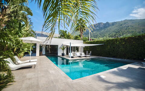 Terrasini Luxury Villa: Himmel, Vand, Ejendom, Plante, Bygning, Svømmepøl, Azure, Sky, Udendørs Møbler, Skygge