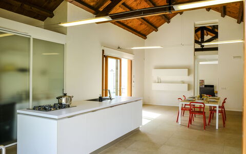 Villa Terrenove: Ejendom, Træ, Indretning, Arkitektur, Etage, Gulvbelægning, Bygning, Vindue, Væg, Stue