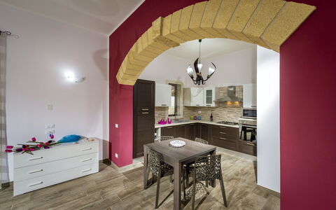 Villa Alcamo: Møbel, Ejendom, Bord, Bygning, Træ, Indretning, Cabinetry, Skuffe, Gulvbelægning, Etage