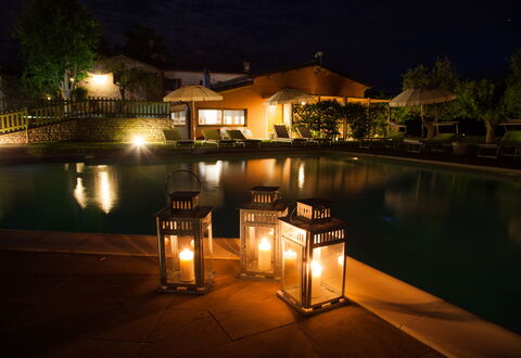 Villa Angelica: Vand, Ejendom, Bygning, Plante, Krop Af Vand, Træ, Himmel, Hus, Svømmepøl