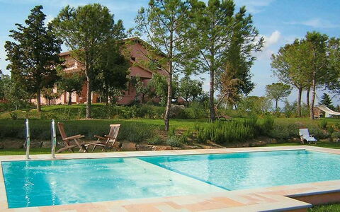 Maremma Retreat: Vand, Plante, Ejendom, Himmel, Bygning, Grøn, Svømmepøl, Azure, Sky, Træ