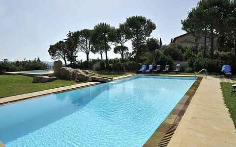 Maremma Retreat: Vand, Himmel, Plante, Ejendom, Svømmepøl, Natur, Azure, Rektangel, Træ