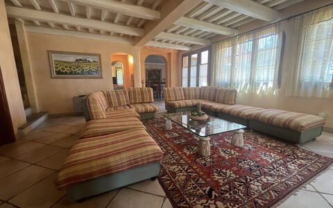 Maremma Retreat: Ejendom, Møbel, Bygning, Billedramme, Vindue, Træ, Stue, Hus, Indretning, Hal