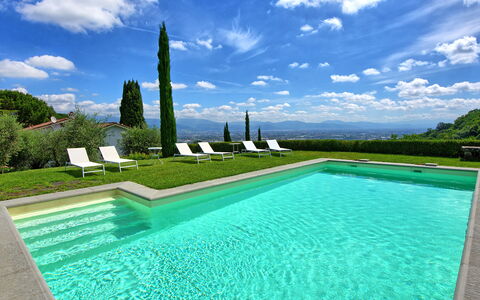 Villa Mami: Vand, Sky, Himmel, Daytime, Ejendom, Grøn, Natur, Azure, Svømmepøl, Plante