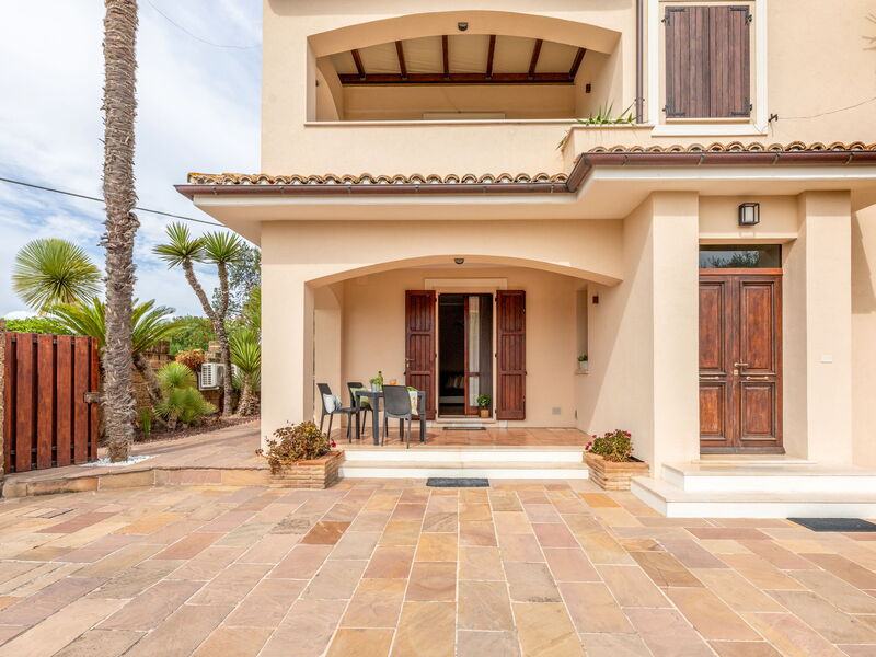 Acacia Holiday Home