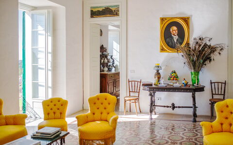 Masseria Tagliente: Møbel, Ejendom, Bord, Billedramme, Plante, Bygning, Gul, Orange, Belysning, Stol