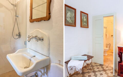 Masseria Tagliente: Spejl, Tap, Håndvask, Ejendom, Sanitærarmatur, Badeværelsesvask, Bygning, Indretning, Badeværelse, Billedramme