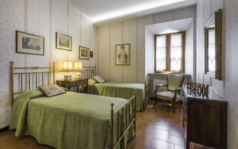 Casa Martina, Piazza Delle Erbe, San Gimignano: Møbel, Indretning, Væg, Seng, Soveværelse, Gulvbelægning, Loft, Værelse, Etage, Billedramme