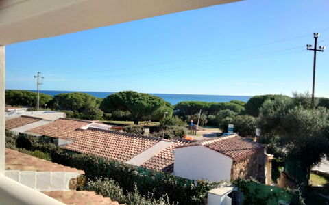 Villa Del Sole In Budoni Sea View: Himmel, Ejendom, Bygning, Azure, Hus, Vindue, Urban Design, Træ, Sollys, Skygge