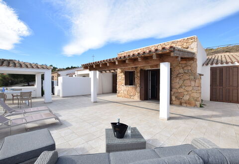 Villa Del Sole In Budoni Sea View: Sky, Himmel, Ejendom, Bygning, Skygge, Indretning, Urban Design, Boligområde, Landskab, Ejendom